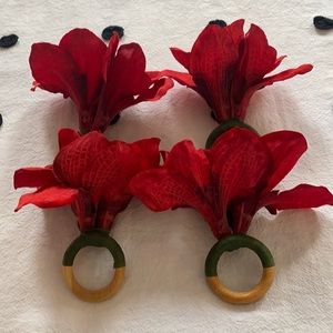 4 napkins holder in red flower and wood ring